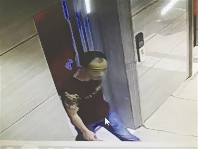 电梯里遇上尾随的怎么办,坐电梯被尾随怎么办