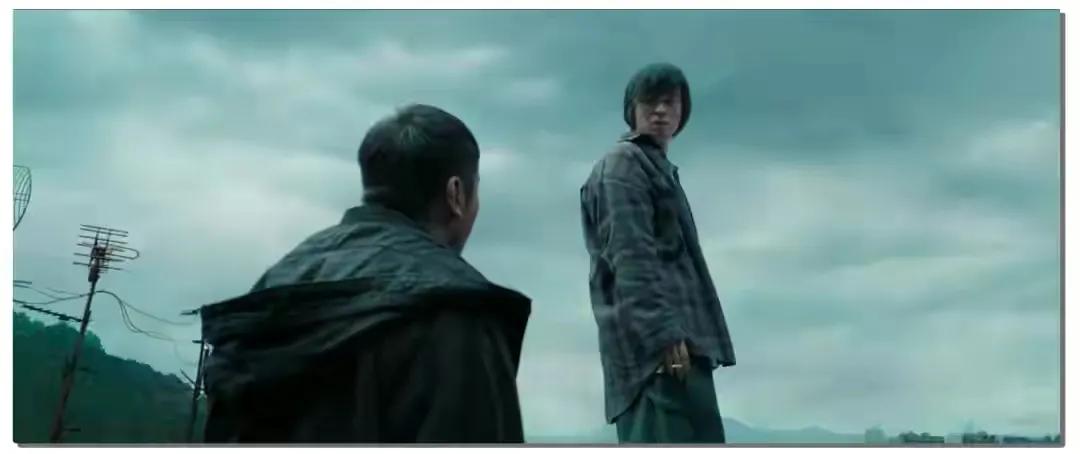 《刺杀小说家》：电影中的小说家让我想起了他