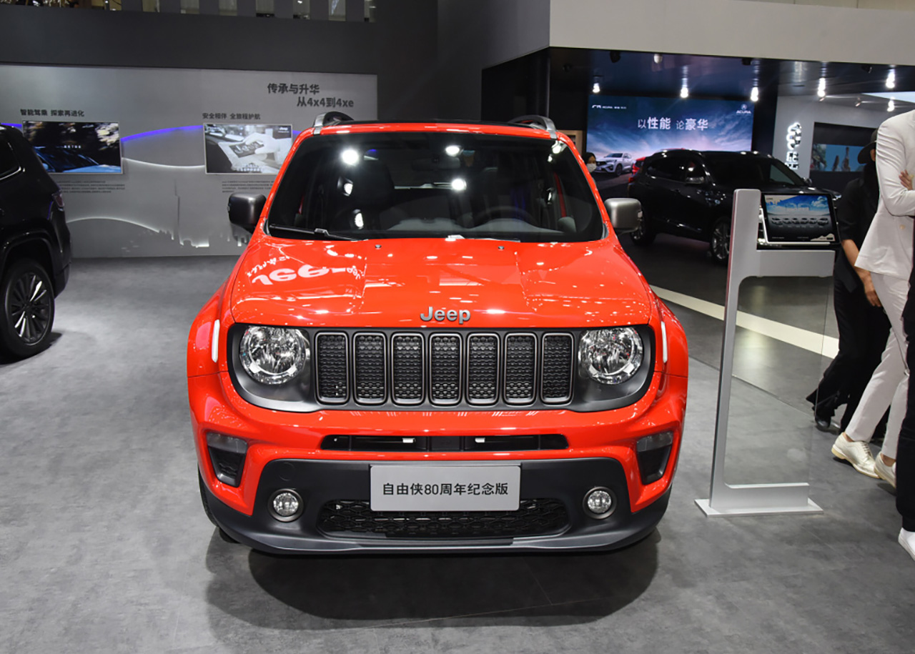 吉普自由侠还值不值得入手,适合女生的小型吉普