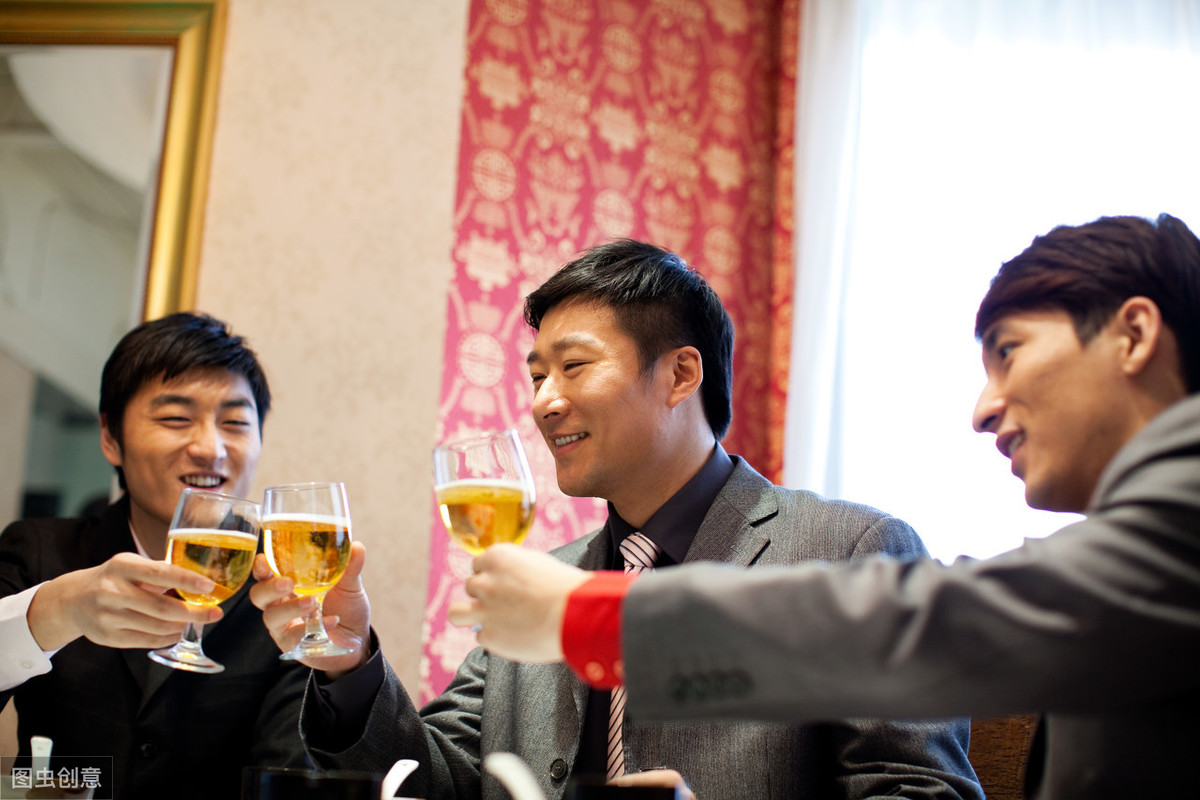 经常喝酒得病什么症状,喝酒容易醉是肾脏不好吗