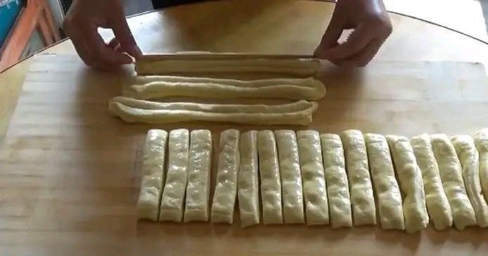 快速家庭炸油条的做法和配方,自己在家炸油条的做法和配方