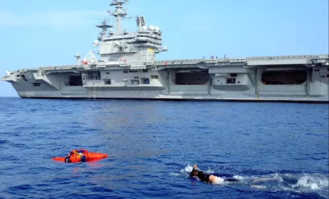 如果水兵不小心从航母甲板上掉到海里，还能救得上来吗？