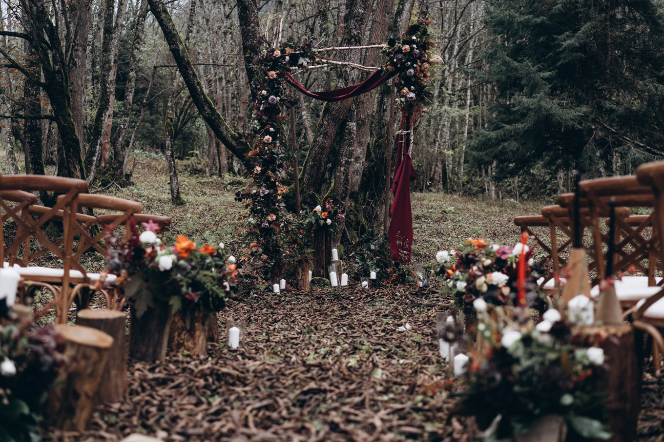 我们带上婚纱，去与世隔绝的山中办了一场绝世婚礼