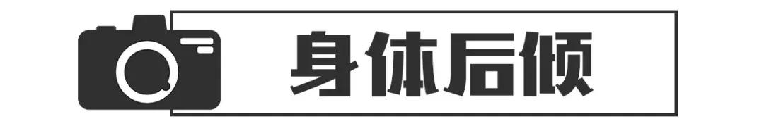 拍照这样摆pose好看又显瘦挡脸,女孩子最爱的pose是剪刀手