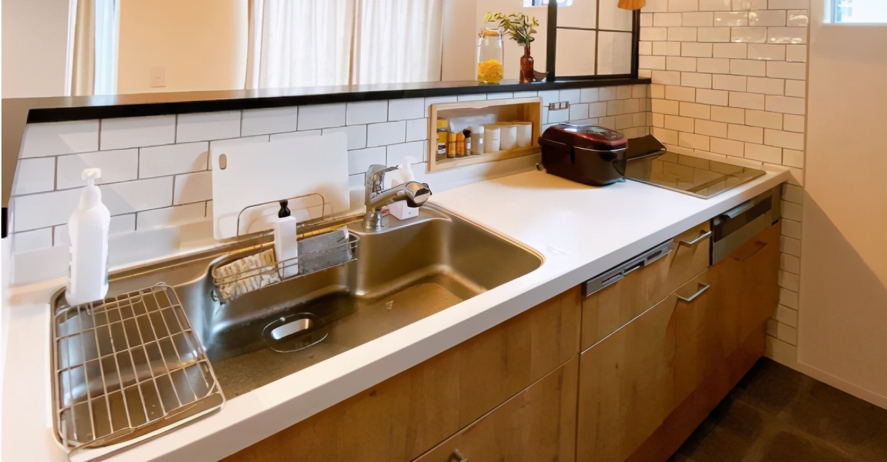 厨房留两个排水口设计,厨房两个水槽设计