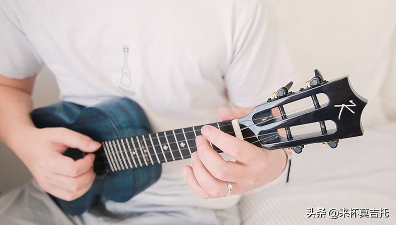 初学者如何挑选尤克里里品牌,初学者尤克里里怎么选