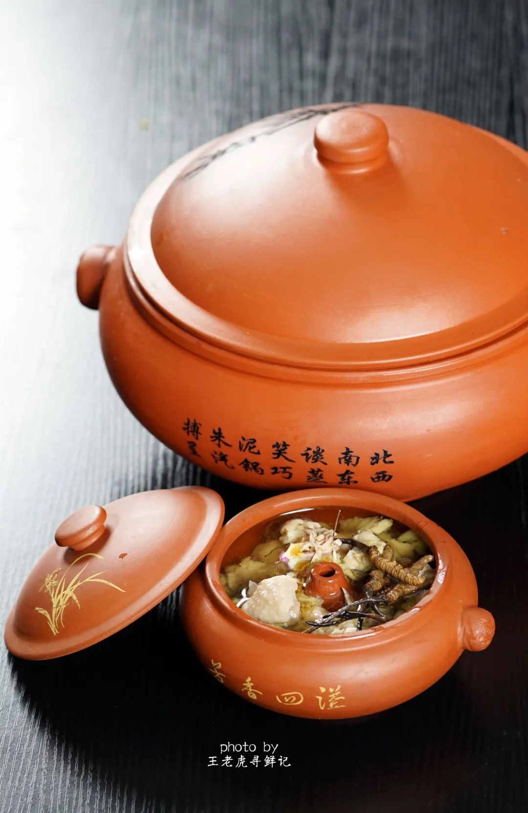 云南汽锅鸡春日养生好滋味,云南汽锅炖鸡