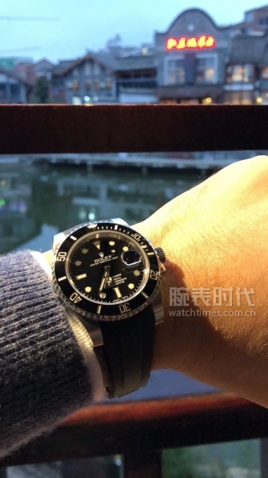 网友晒自己微信好友数量,网友晒1300手表