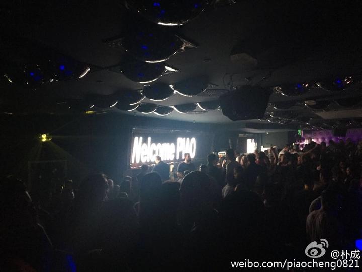 国安大将朴成曾自封“夜店小王子”，德国治疗期间也不忘体验异国风情！不过这一次，就请你安心养伤吧