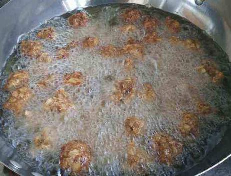 教你红烧狮子头的做法调馅是关键,一步一步教你如何烹饪红烧狮子头