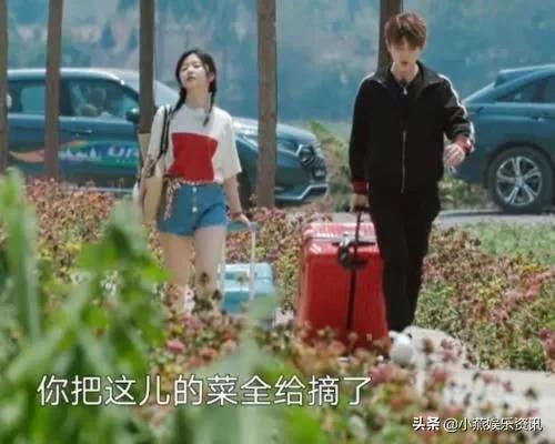 谭松韵“三寸金莲”彻底火了!当看清她的脚码之后,比李沁还夸张