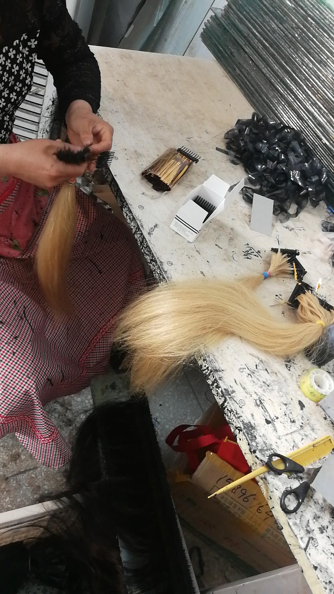 女孩剪长发捐给化疗病人,小女孩剪掉长发给癌症儿童做假发