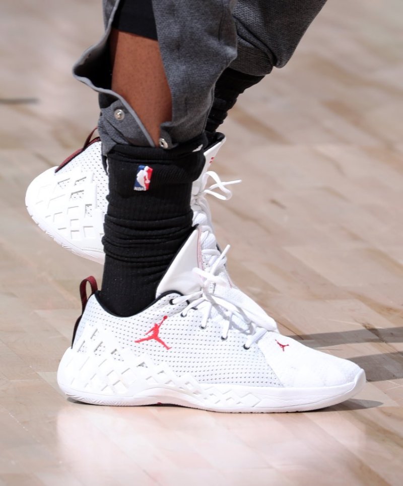 詹姆斯g4场比赛穿的球鞋,2023年季后赛詹姆斯g4穿的球鞋