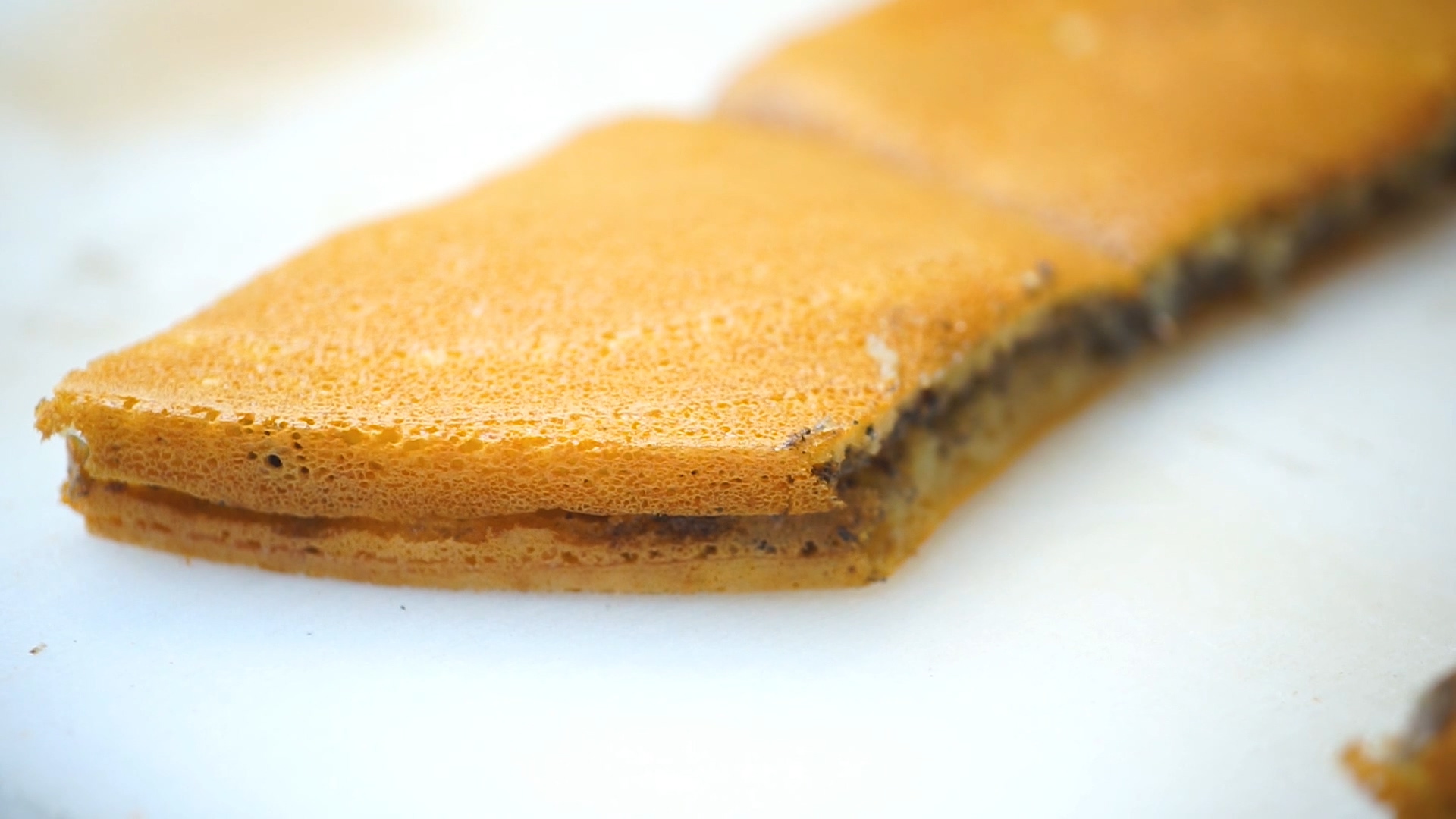 开了二十多年的店，一块满煎糕成就甜美的记忆，每天可以做几百锅