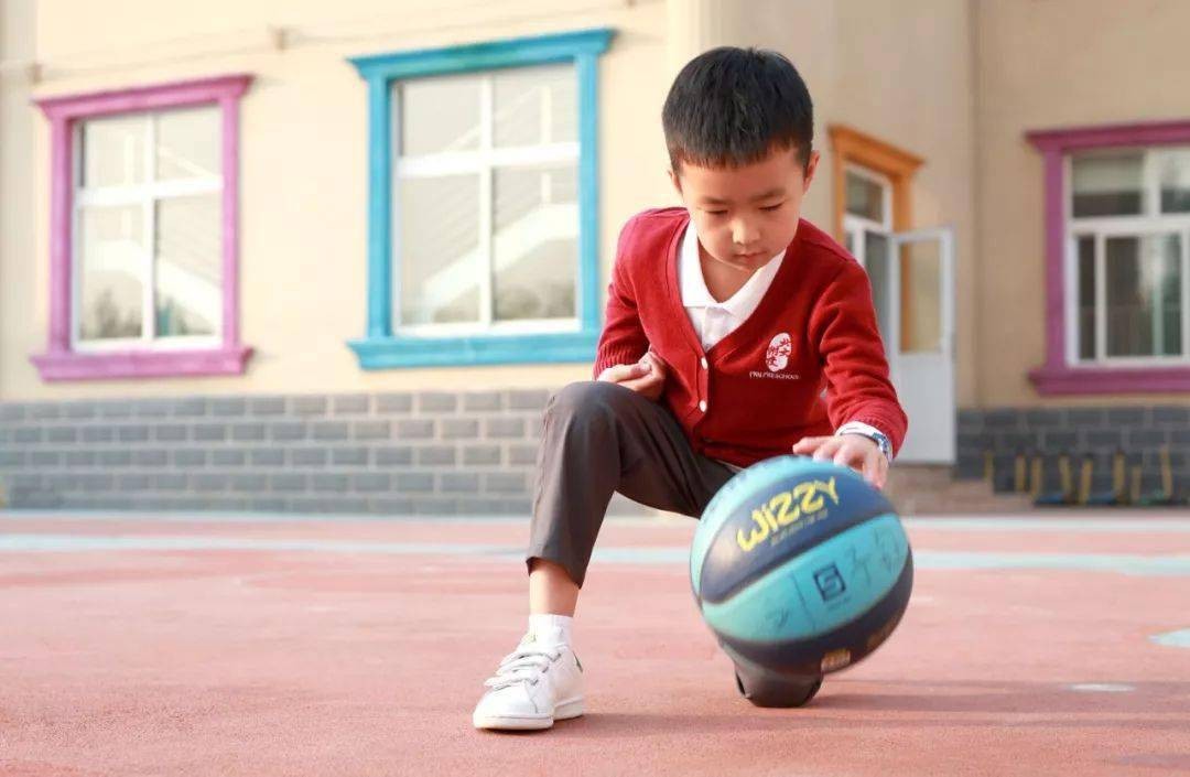 四岁宝宝啃手指甲脚趾甲怎么回事,四岁宝宝啃脚指甲怎么回事