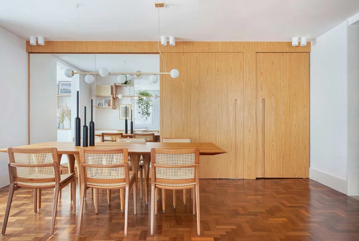 餐厅一面墙做木饰面,中式风餐厅墙面做木饰面