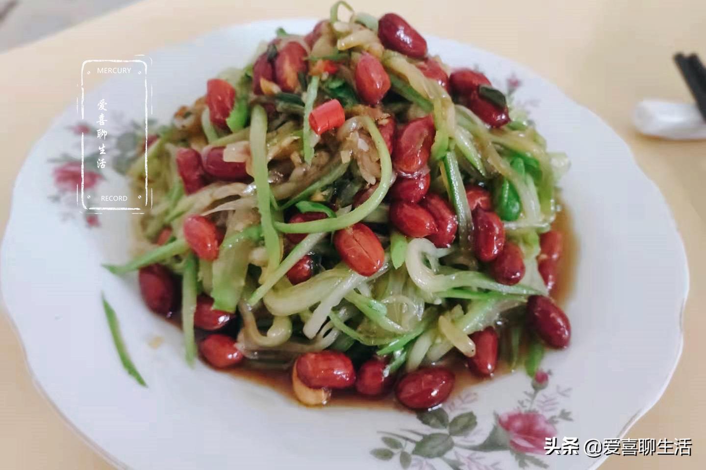 夏至后这菜正当季,买来擦丝加花生一起拌,酸香开胃,天热吃真爽