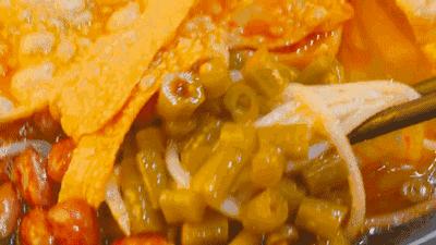 去柳州嗦一碗柳州螺蛳粉,正宗柳州特色美食螺蛳粉酸辣鲜香