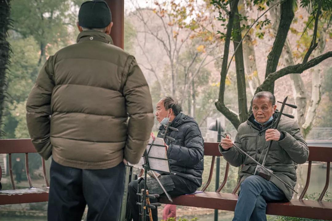 父母约会时，玩得比你野多了