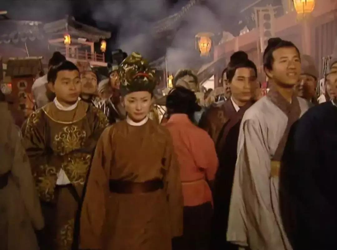 经常戴美瞳的女明星,被美瞳毁掉