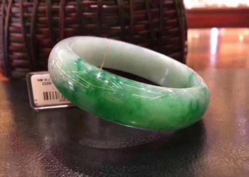 为什么女人喜欢黄金手镯,为什么女人偏爱手镯