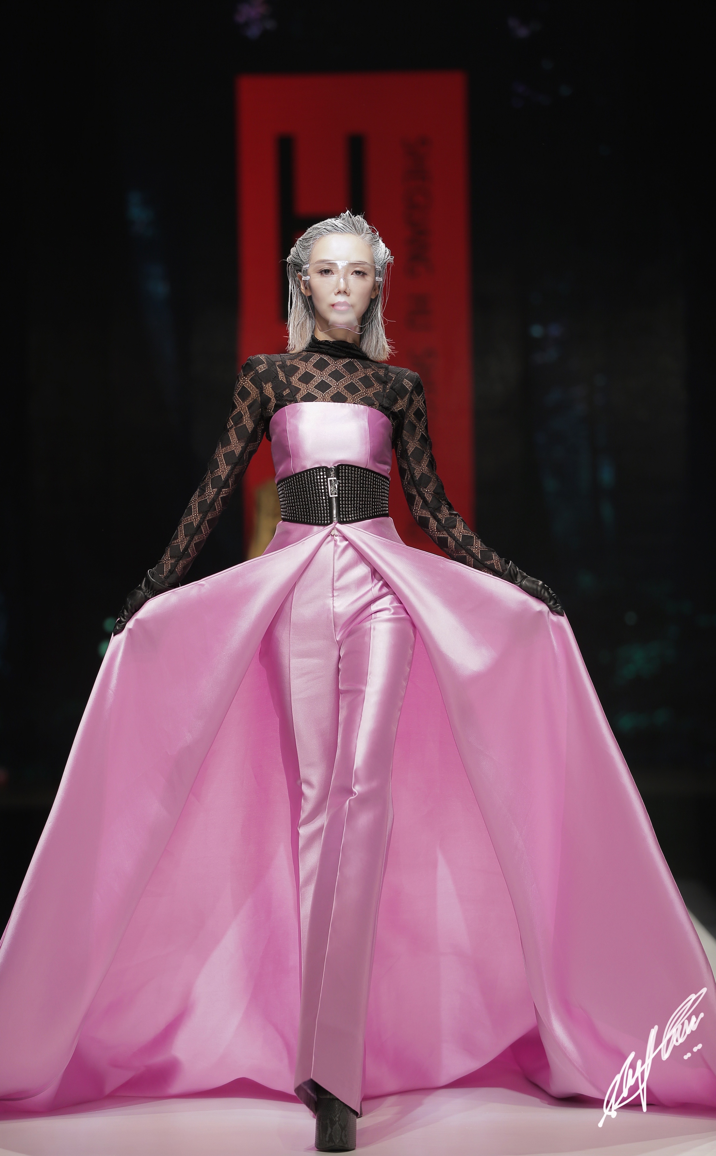 胡社光时尚娘子军五周年show,胡社光时尚娘子军亮相视频