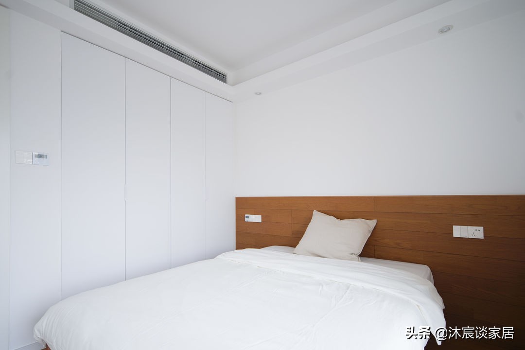 她把家布置得复古又温馨,室内被绿植环绕,这样的家,住着真舒服