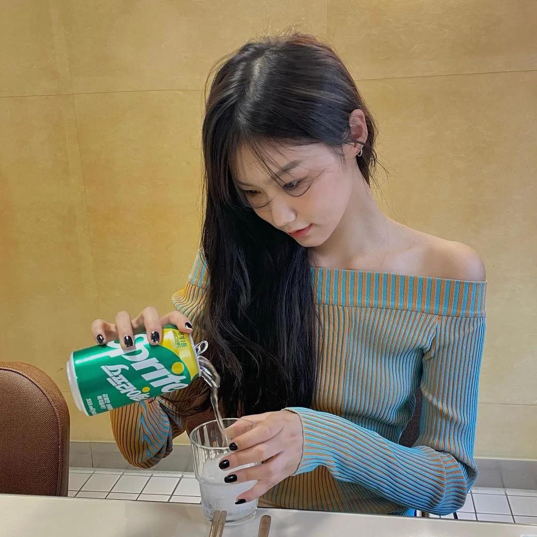 气质针织秋冬穿搭一整套,明星同款针织衫日常穿搭