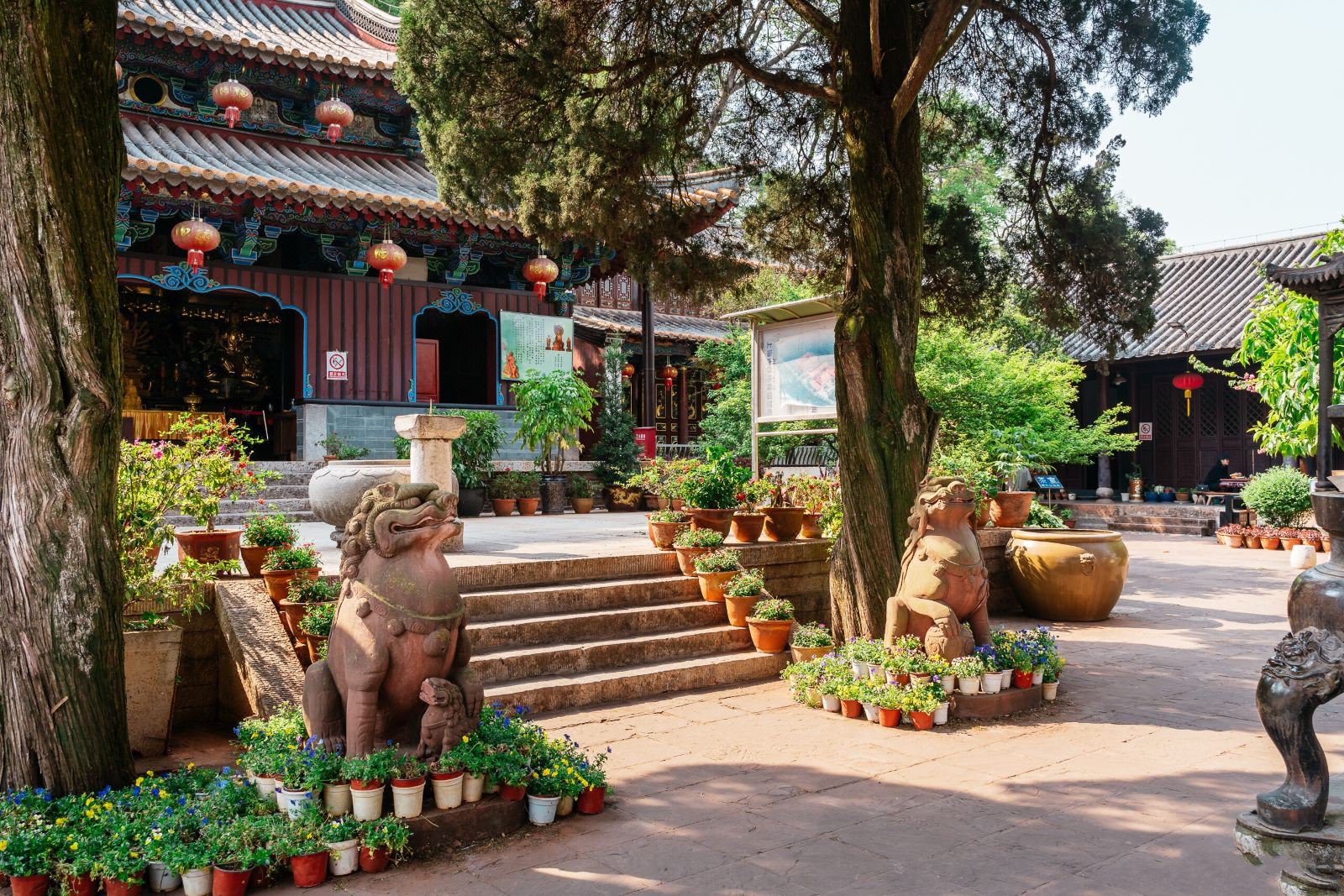 昆明有什么好玩的景点推荐一下,昆明有些什么好玩的景点推荐一下