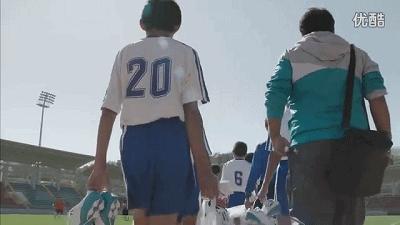 零关注，无评分，这部国产良心告诉你：没钱还谈球