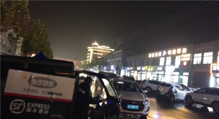 河南十八线小乡村制造出ugg雪地靴,河南ugg雪地靴国内代工厂