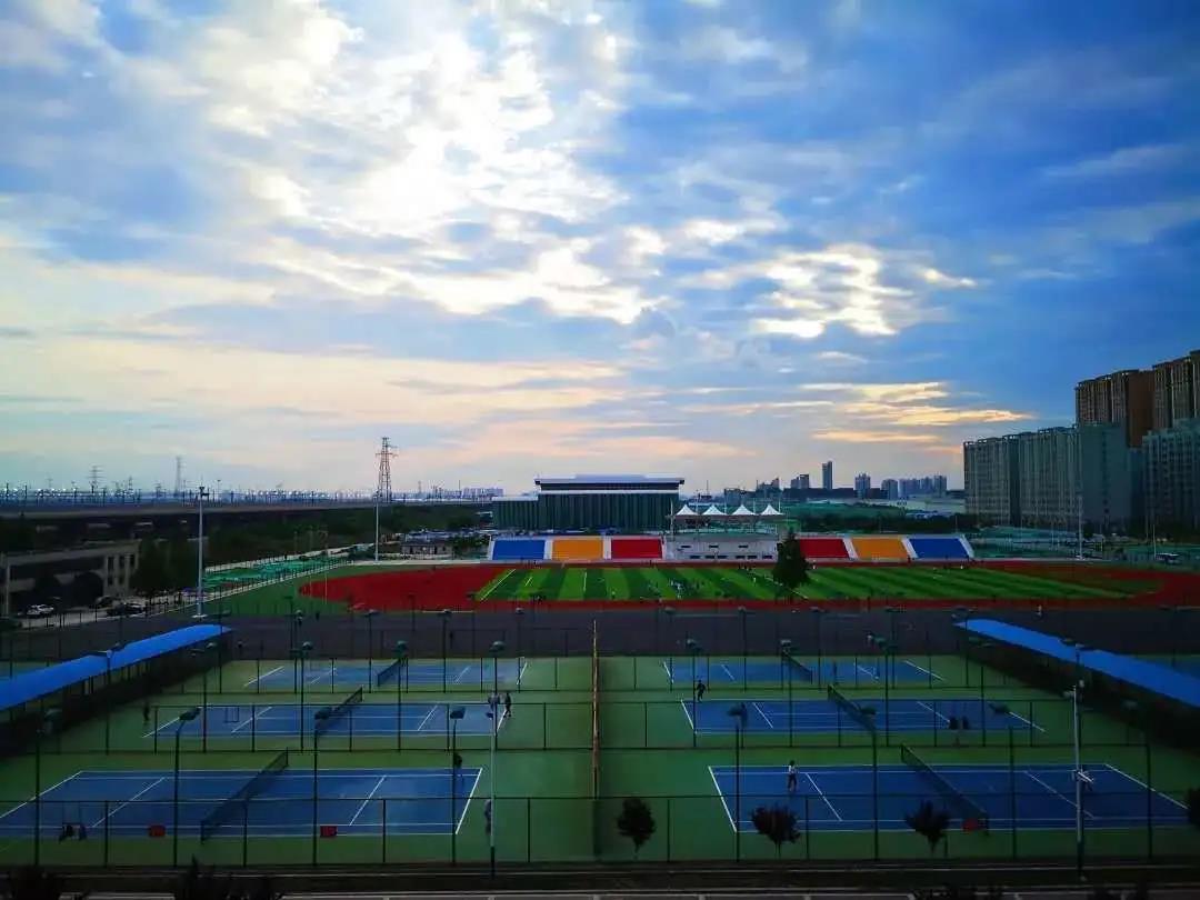 陕西最“豪华”大学之一！坐拥4大“网红”食堂，游泳馆、商业街一应俱全！