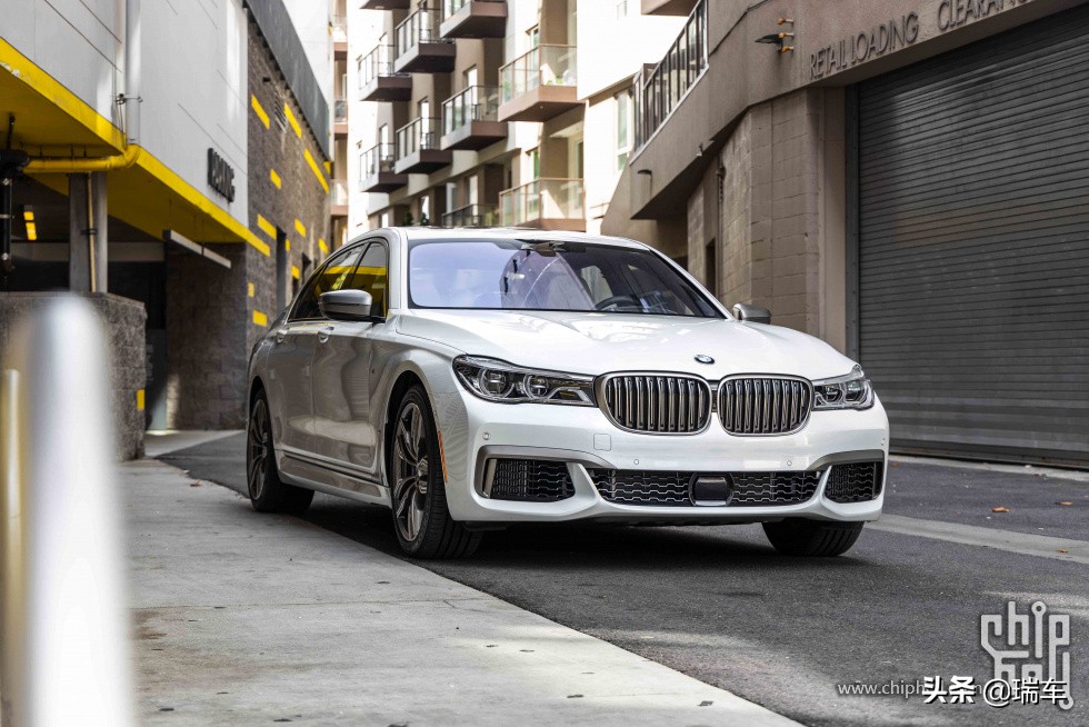 新款宝马m760liv12曜影特别版,宝马的v12