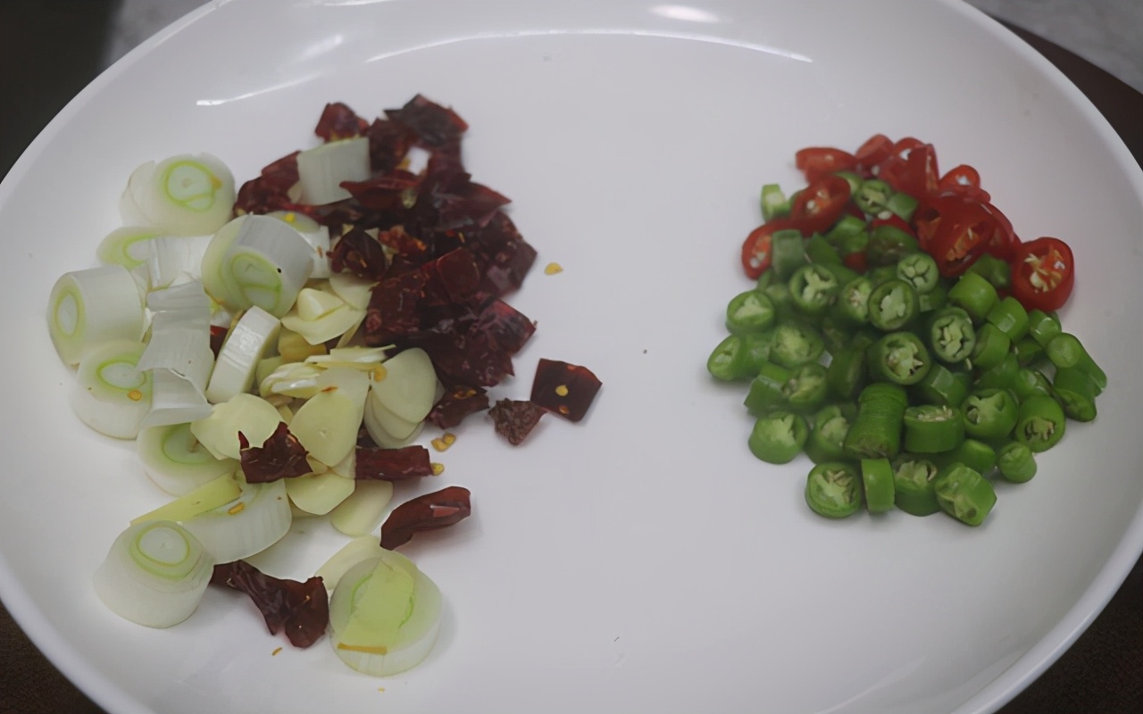 泡椒泥鳅川味正宗做法视频,泥鳅最好吃的做法大全视频播放