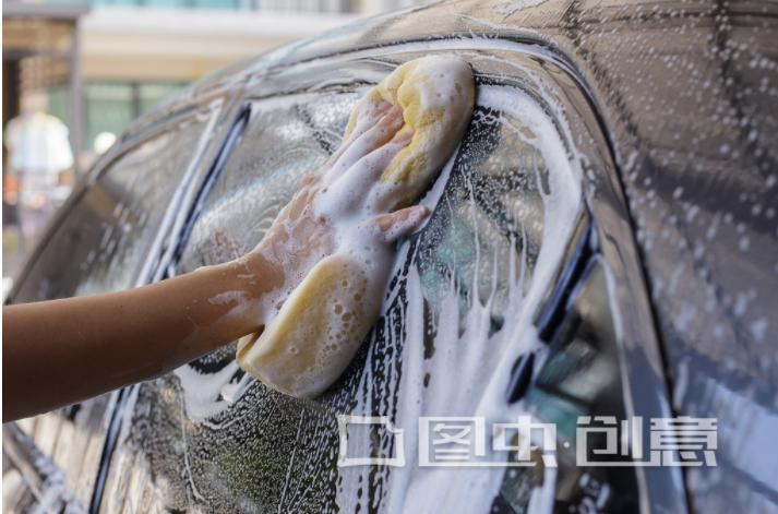 自己洗车是一件丢人的事吗,洗车不注意这几件事等于毁车
