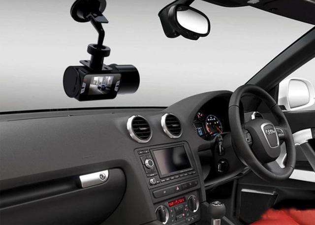 怎样选购一款适合的行车记录仪,如何选择一款好用的行车记录仪