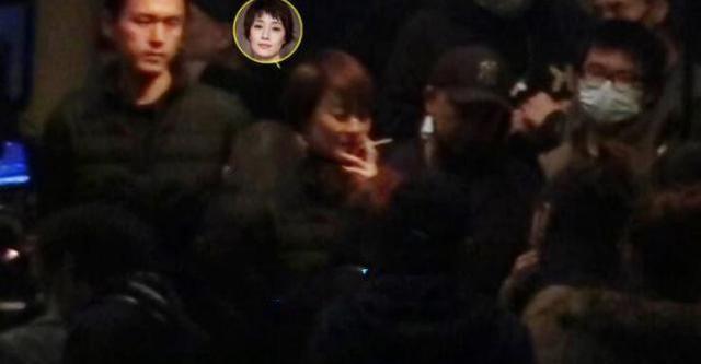 马伊琍一路疾走尽显干练,马伊琍黑裙登台精致迷人楚楚动人