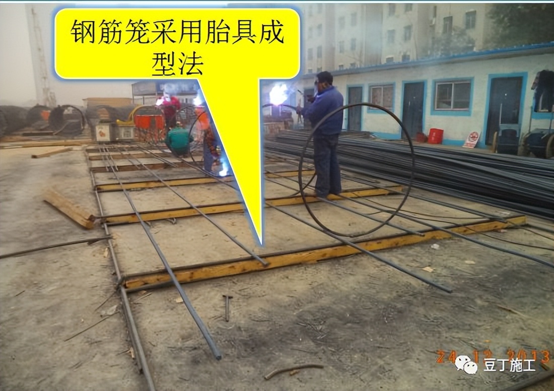 打桩过程中出现塌孔怎么处理,下钢筋笼声测管掉在桩孔里怎么办