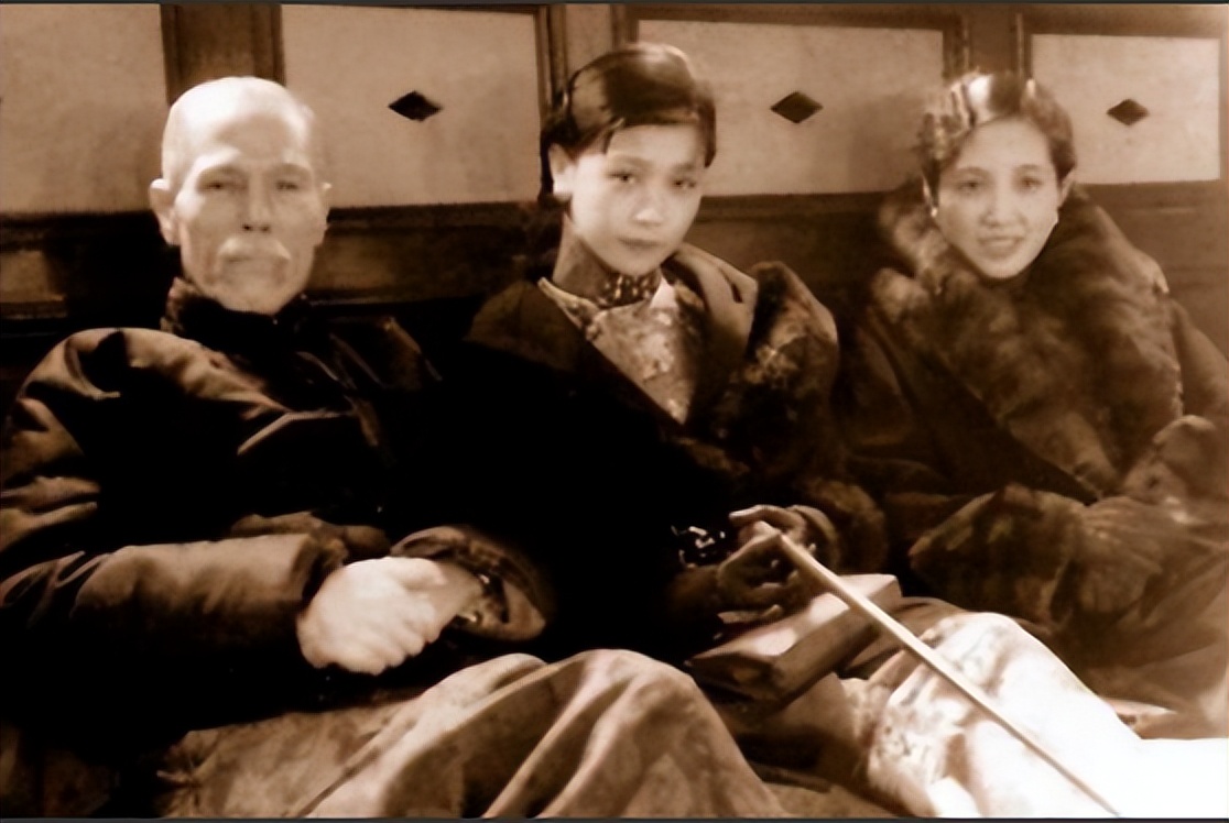 她嫁香港首富十年无子，后主动帮丈夫求娶表妹，丈夫遗言令人落泪