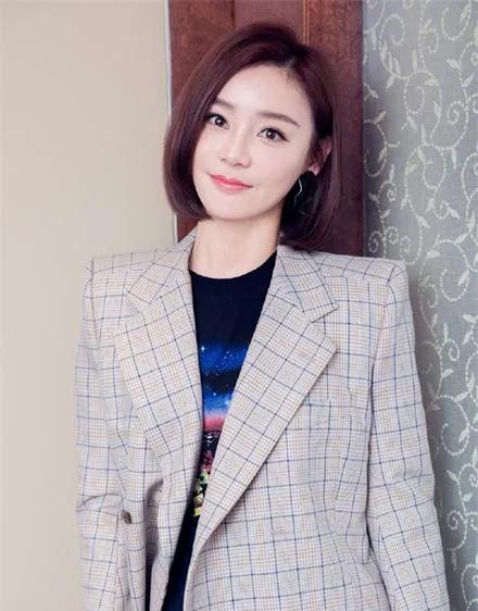 被渣男骗财骗色，被于正抛弃的袁姗姗，现在过得怎么样了？