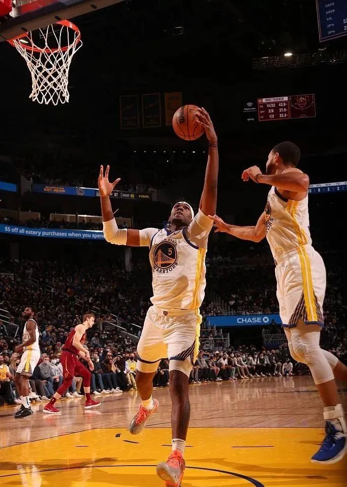 克莱汤普森复出之战库里反应,克莱复出暴扣库里