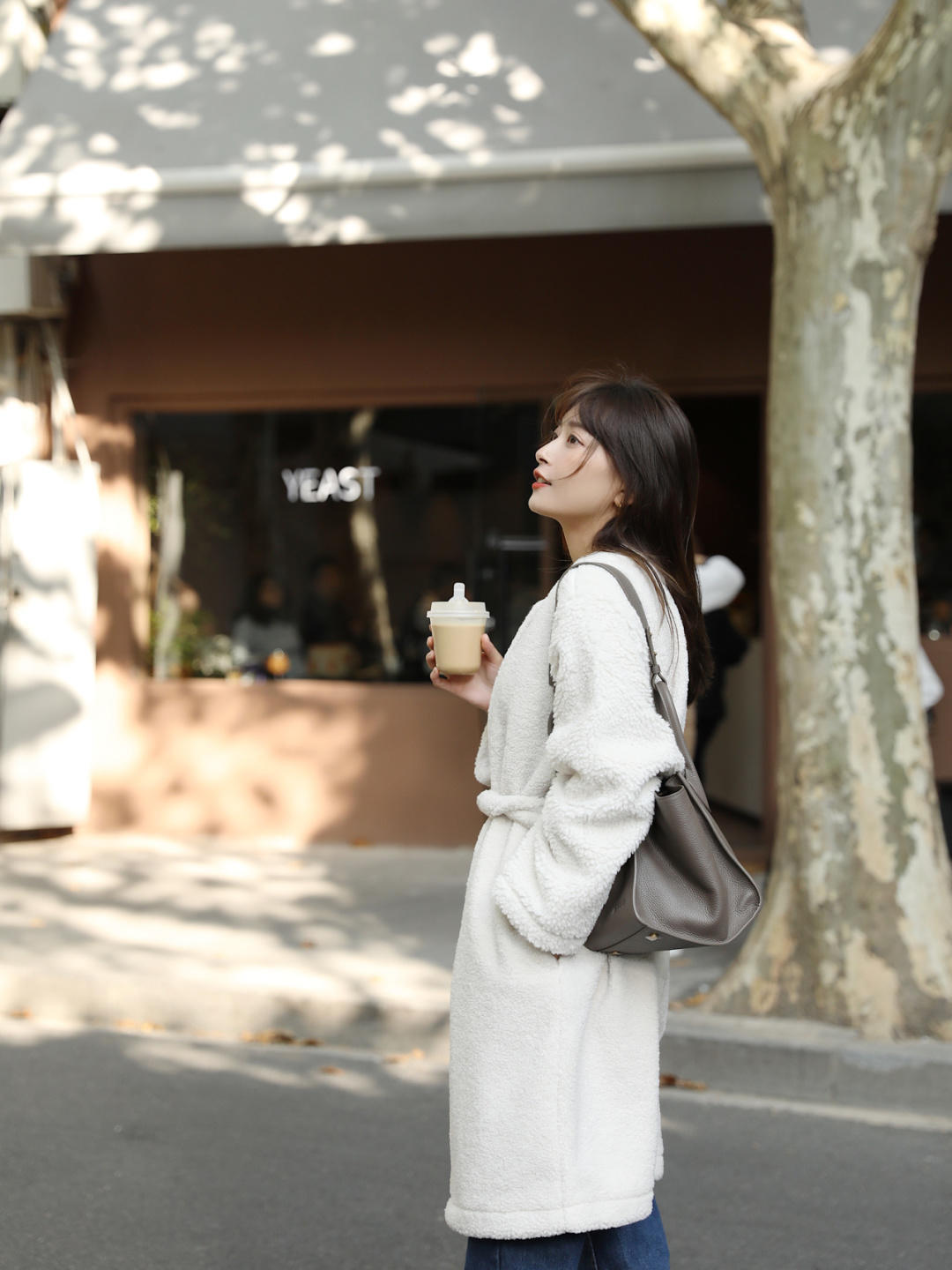 舒适薄绒外套,羊羔绒外套穿搭保暖