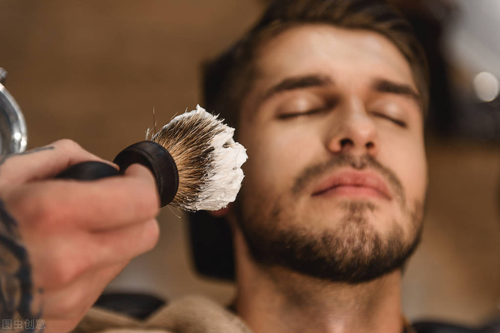 刮胡子感觉火辣辣疼为什么,为什么刮胡子脸会痛
