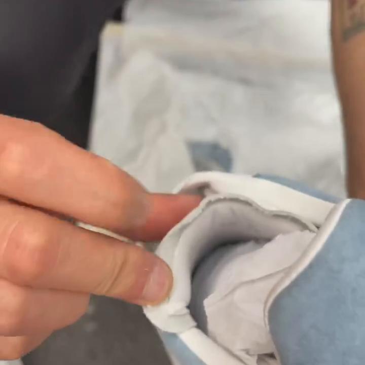 麦昆小白鞋雾霾蓝怎么穿像灰色,麦昆小白鞋要怎么穿才舒服