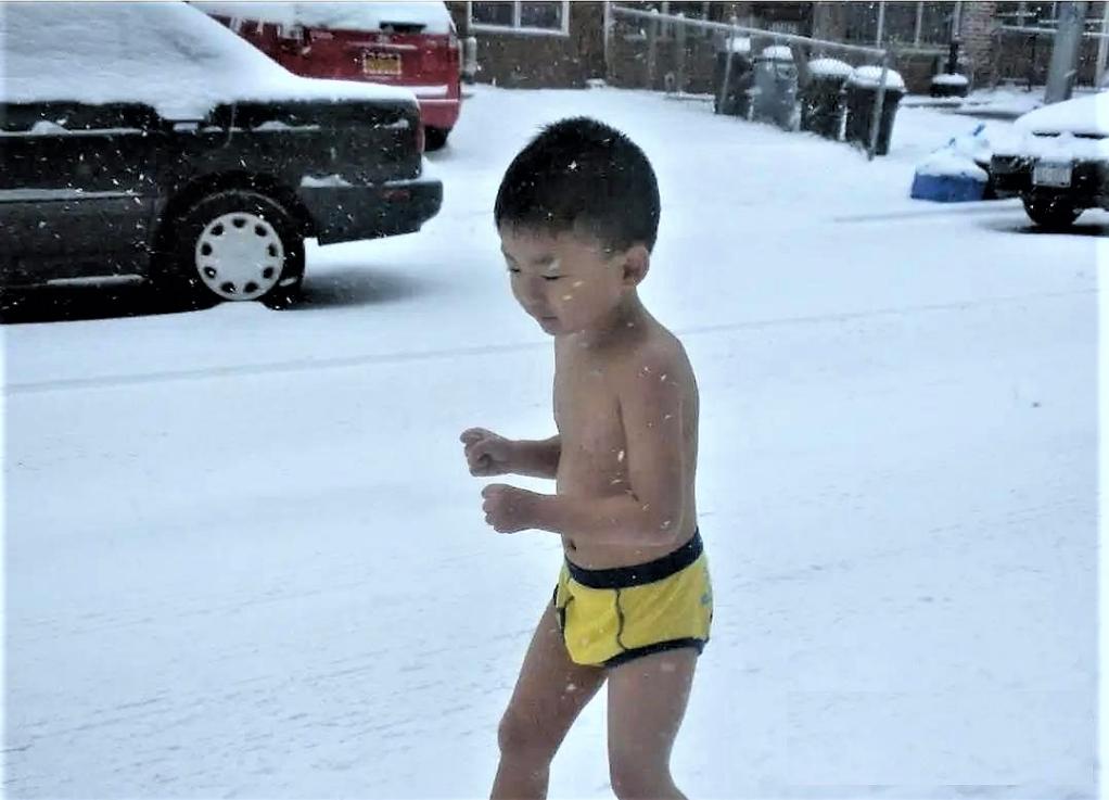 10年前被父母逼迫雪地奔跑,10年前被爸爸逼的雪地里跑步