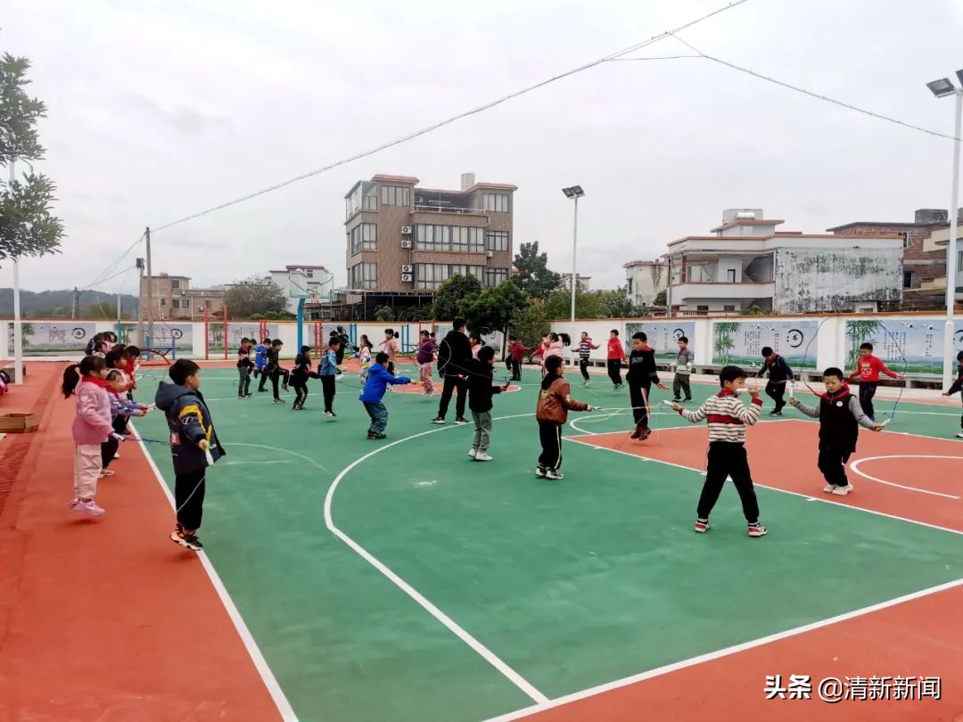 羡慕！清新这所学校新运动场投入使用啦