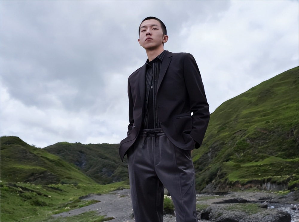 「昆仑胜境」与狼共舞发布2022秋冬系列