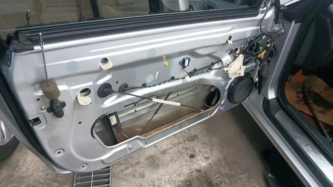 搞了辆“破烂不堪”的老款轿跑，进厂重造大翻新，满血复活变新车