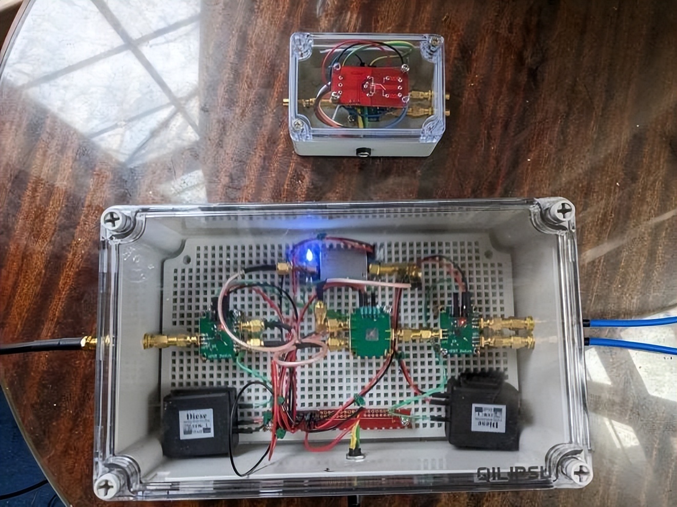 两部SDR接收器之间远程遥控切换天线和音频，解决多频点接收痛点