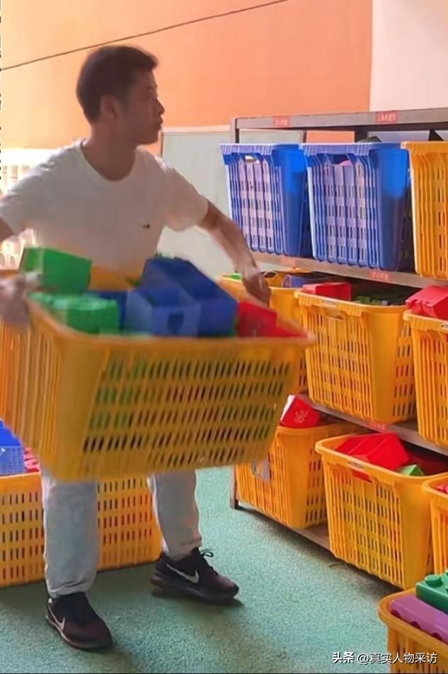 我，单位全是女生，就我一个男的，擅长唱歌跳舞，领导把我当个宝